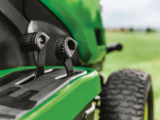 John Deere X107 nebeneinander angeordnete Fahrpedale