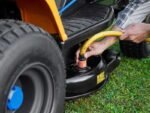 Stiga Tornado 598e Akku-Rasentraktor mit Seitenauswurf – Bild 8